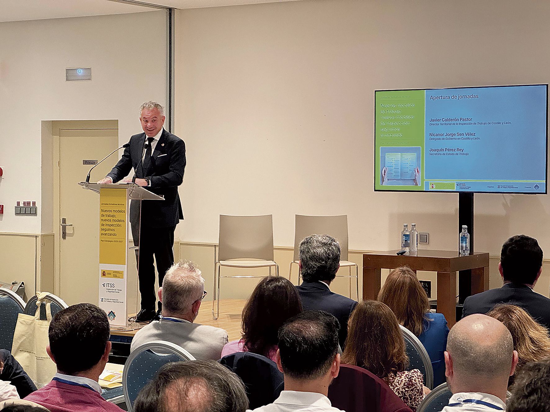 Un instante de la intervención del delegado del Gobierno en Castilla y León, Nicanor Sen en las jornadas técnicas formativas | L.N.C.