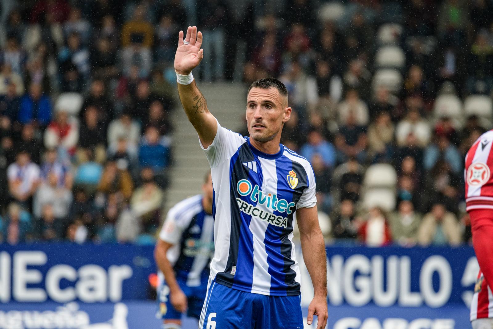 San Emeterio durante uno de los momentos del partido ante el Zamora. QUINITO