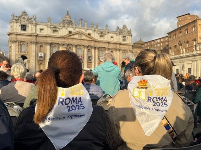 Representantes de Minerva en Roma. | COFRADÍA DE MINERVA Y VERA CRUZ