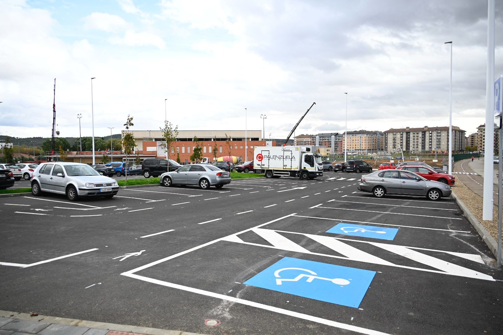 La Palomera estrena nuevo aparcamiento junto a la ULE y las instalaciones deportivas. | SAÚL ARÉN La Palomera estrena nuevo aparcamiento junto a la ULE y las instalaciones deportivas. | SAÚL ARÉN