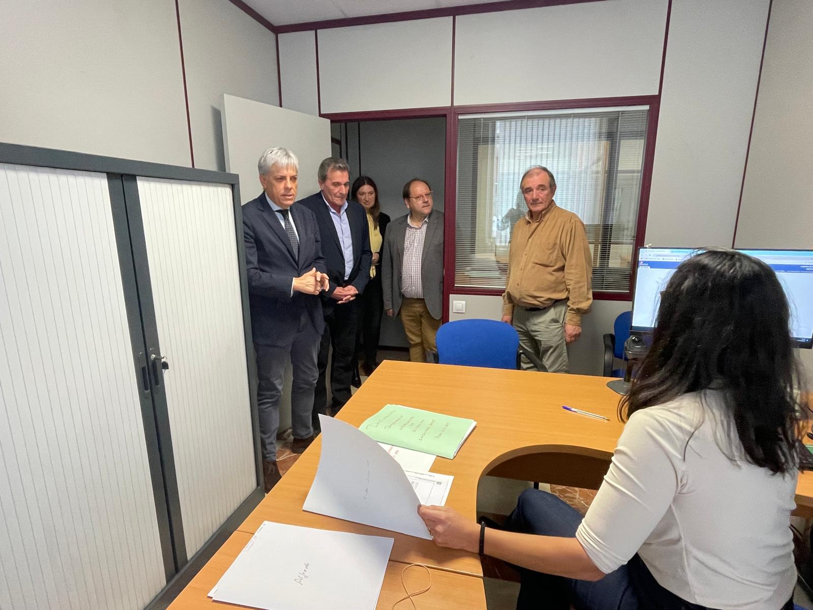 Eduardo Diego, Fidentino Reyero y Javier Carrera durante la visita. | L.N.C.