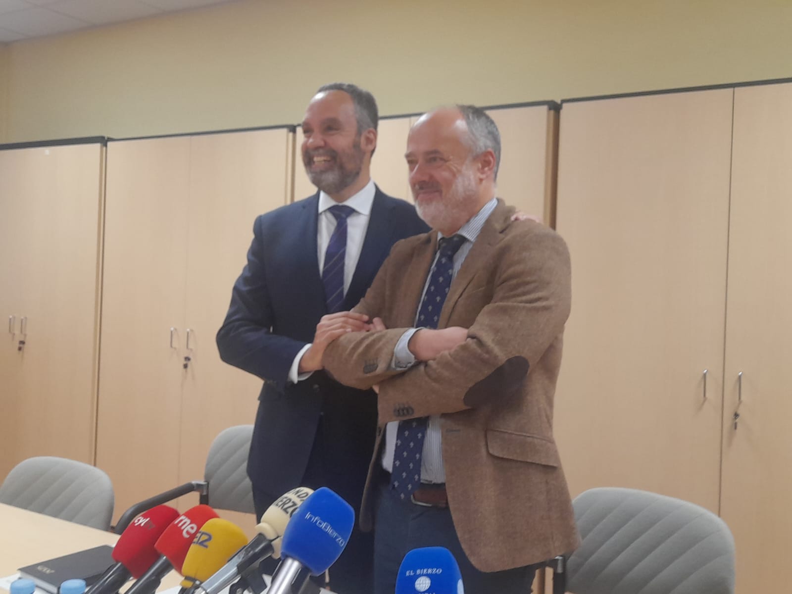 Visita del nuevo presidente de la Audiencia Provincial a los juzgados de Ponferrada, con el decano. | MAR IGLESIAS