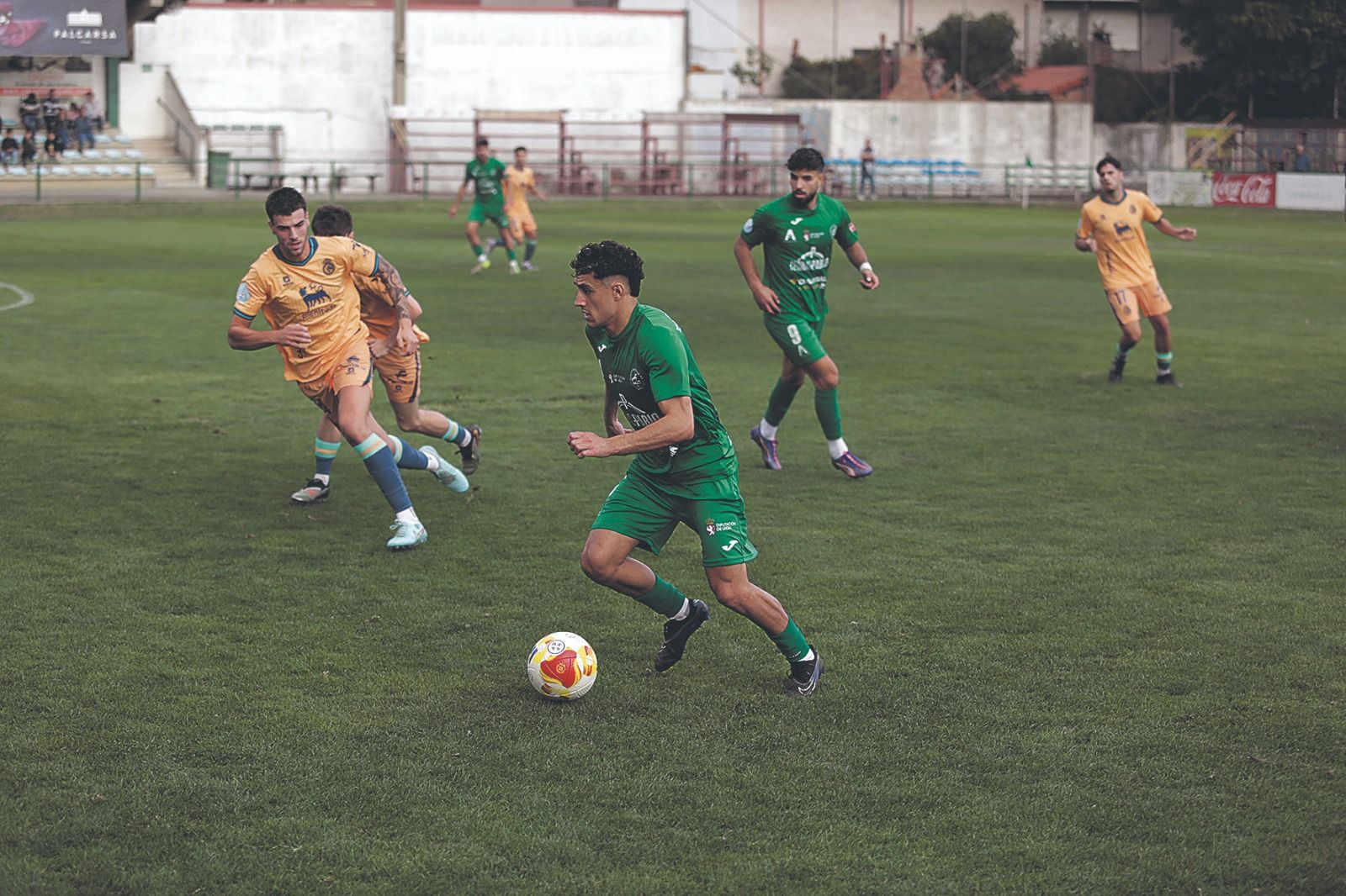 El Astorga volverá a vivir el próximo miércoles uno de sus partidos más especiales de su historia en la Copa del Rey ante el Mirandés. FERNANDO OTERO