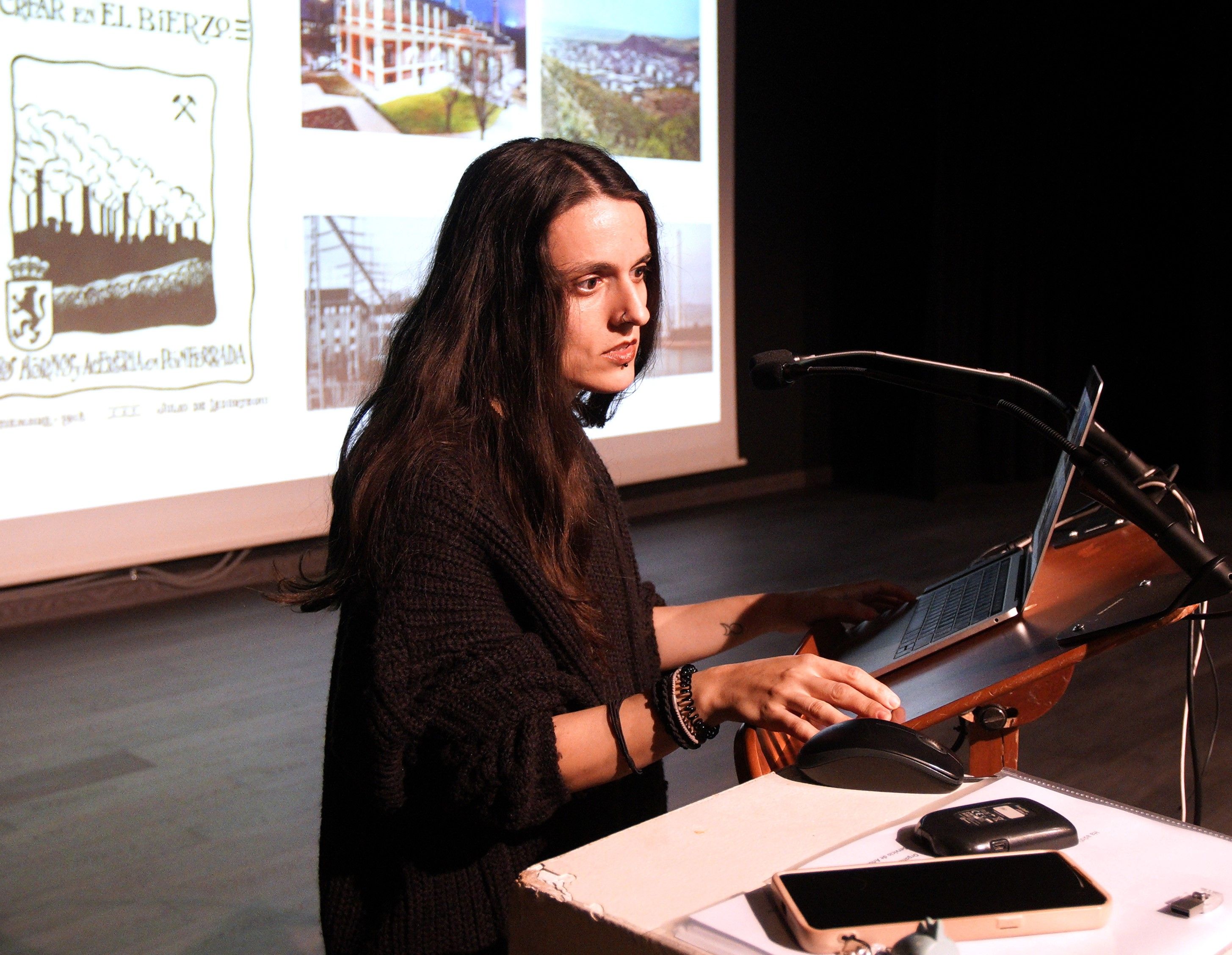Gema Narciso en la reunión de patólogos en Ponferrada. | ICAL Gema Narciso en la reunión de patólogos en Ponferrada. | ICAL