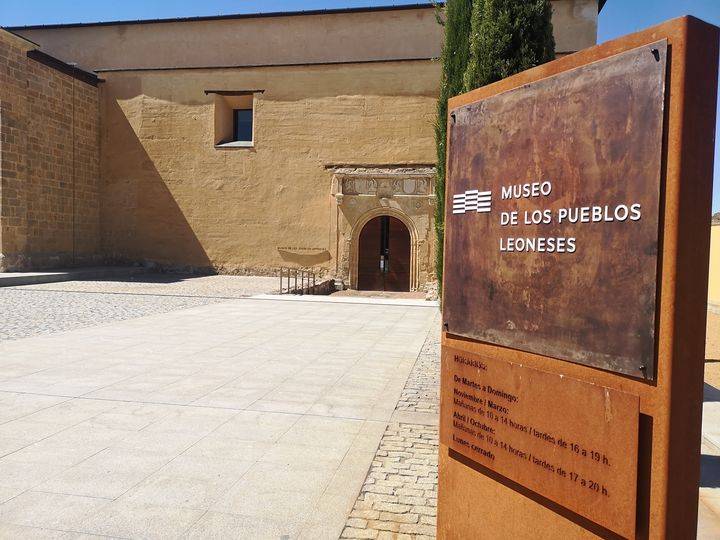 El exterior del Museo de los Pueblos Leoneses. | TURISMO CASTILLA Y LEÓN