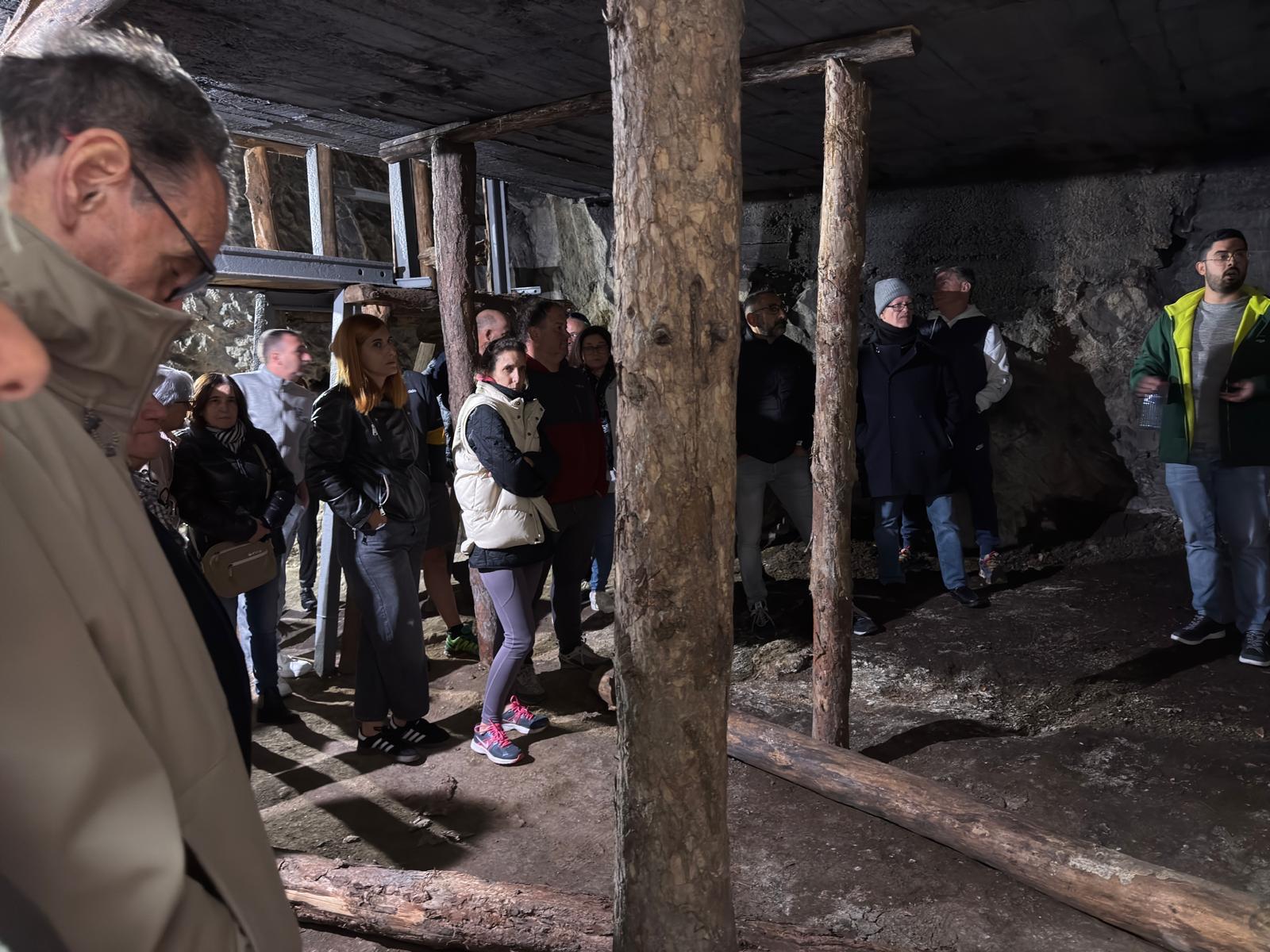 Momentos de la jornada de inauguración de la cueva de entrenamiento de la brigada de salvamento minera de la HVL.  (1)