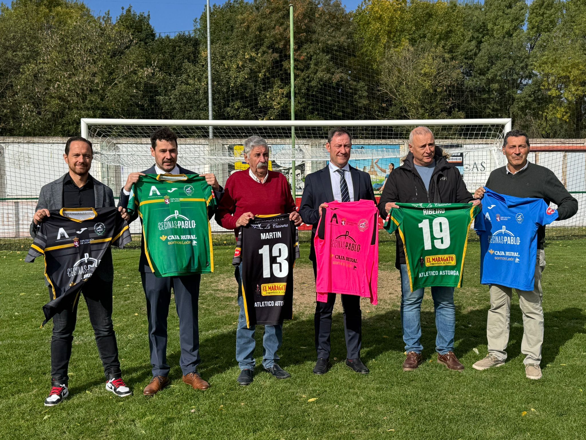 Presentación de las nuevas camisetas del Atlético Astorga con Caja Rural. ASTORGA