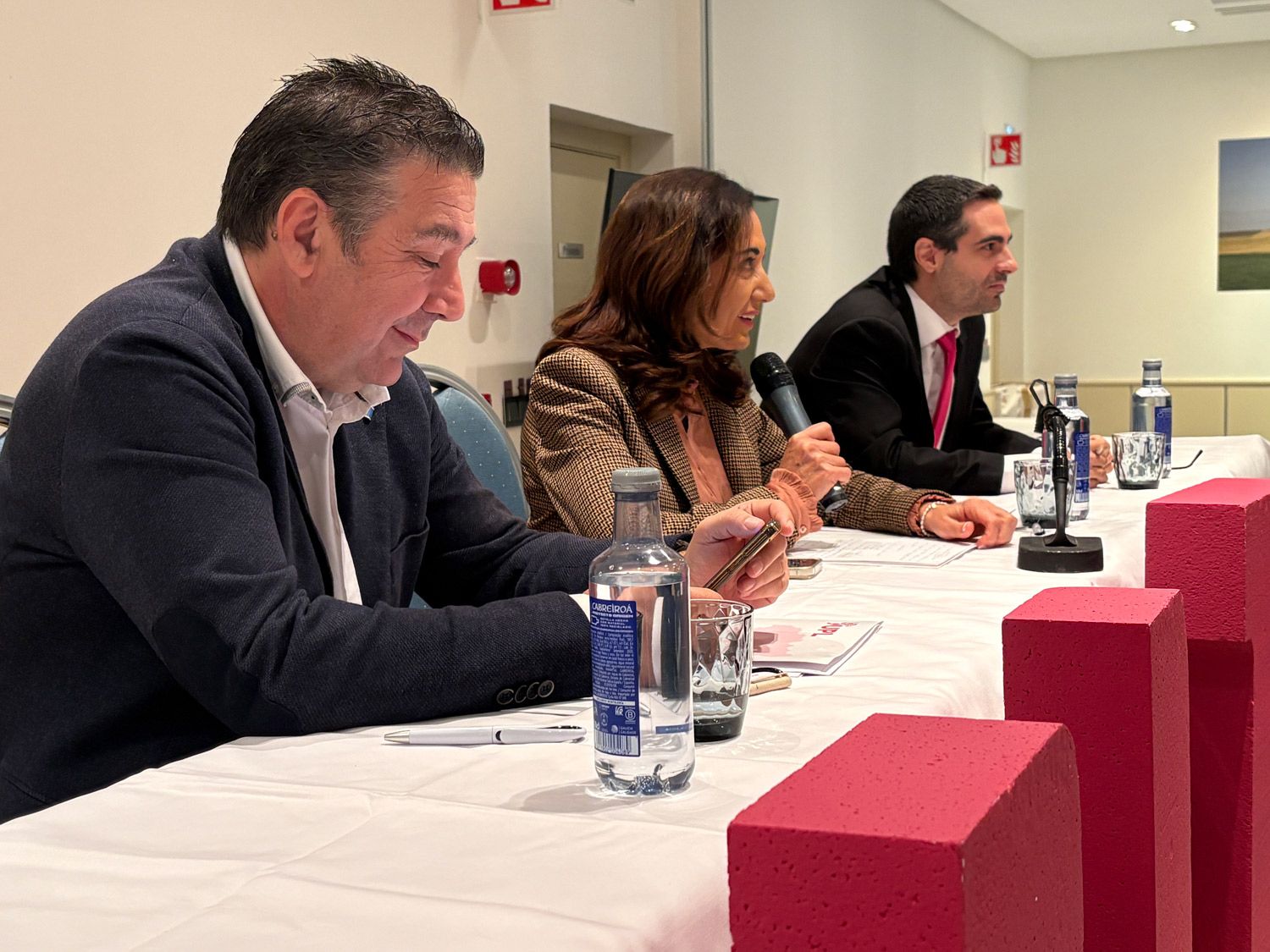 Luis Mariano Santos, Alicia Gallego y Carlos Javier Salgado durante el acto. | L.N.C.