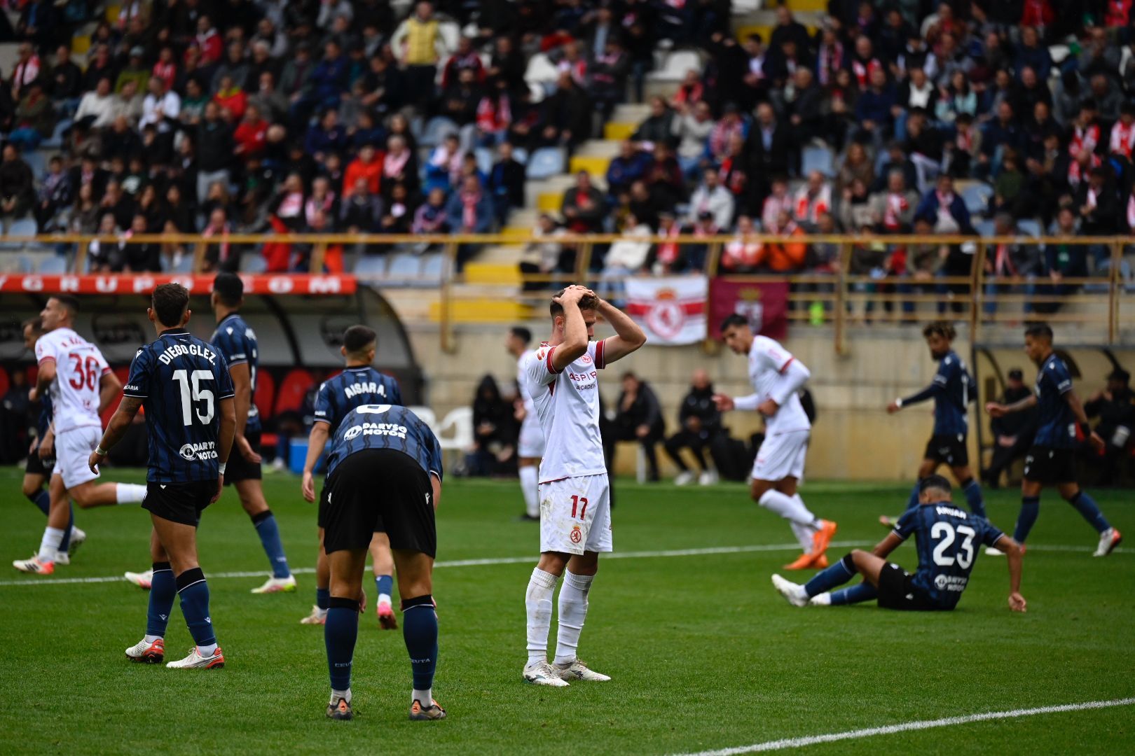Calero se lamenta tras una acción de la Cultural frente al Ceuta. | SAÚL ARÉN