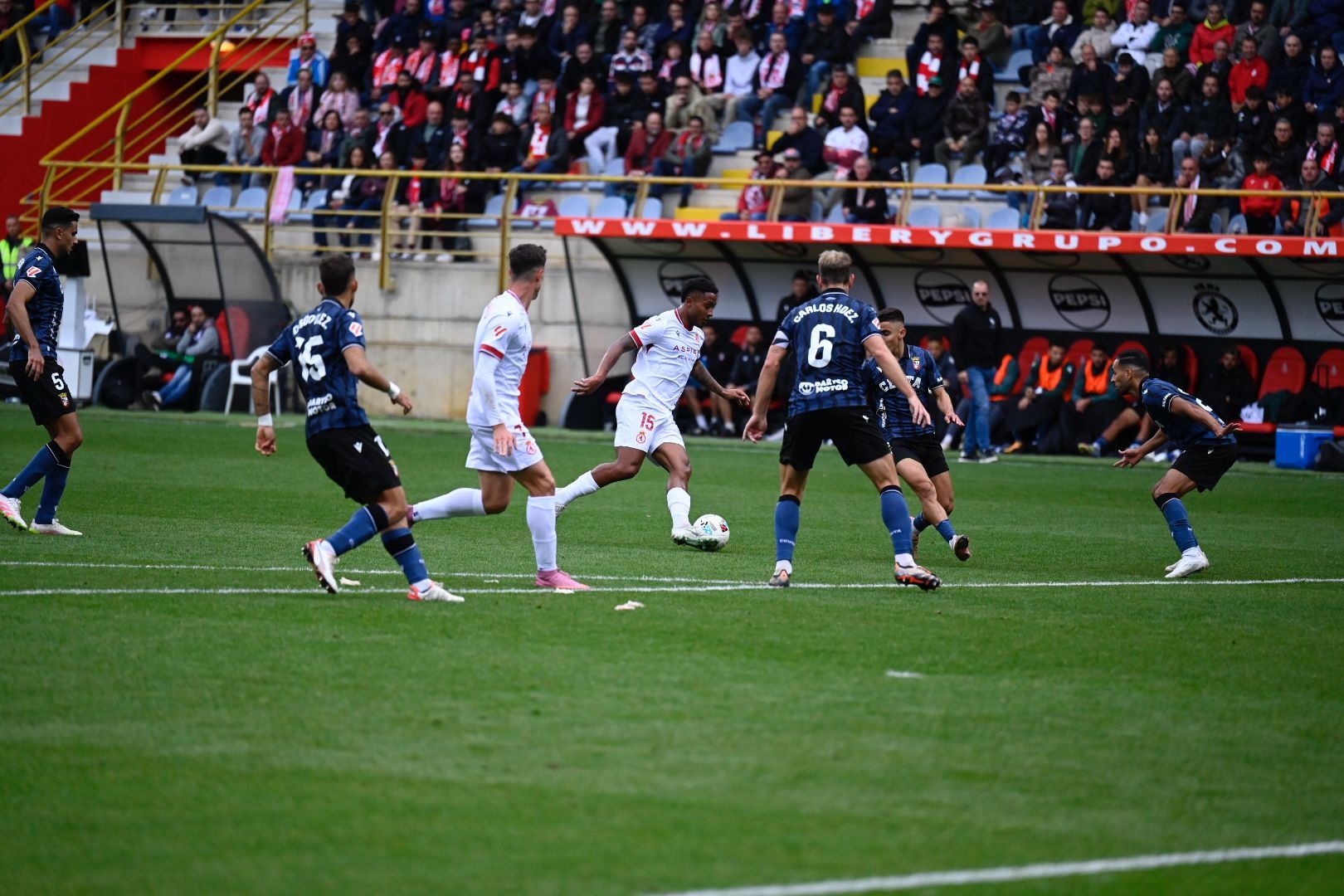 Lucas Ribeiro, en la imagen ante el Ceuta, apunta a la titularidad en Copa. | SAÚL ARÉN