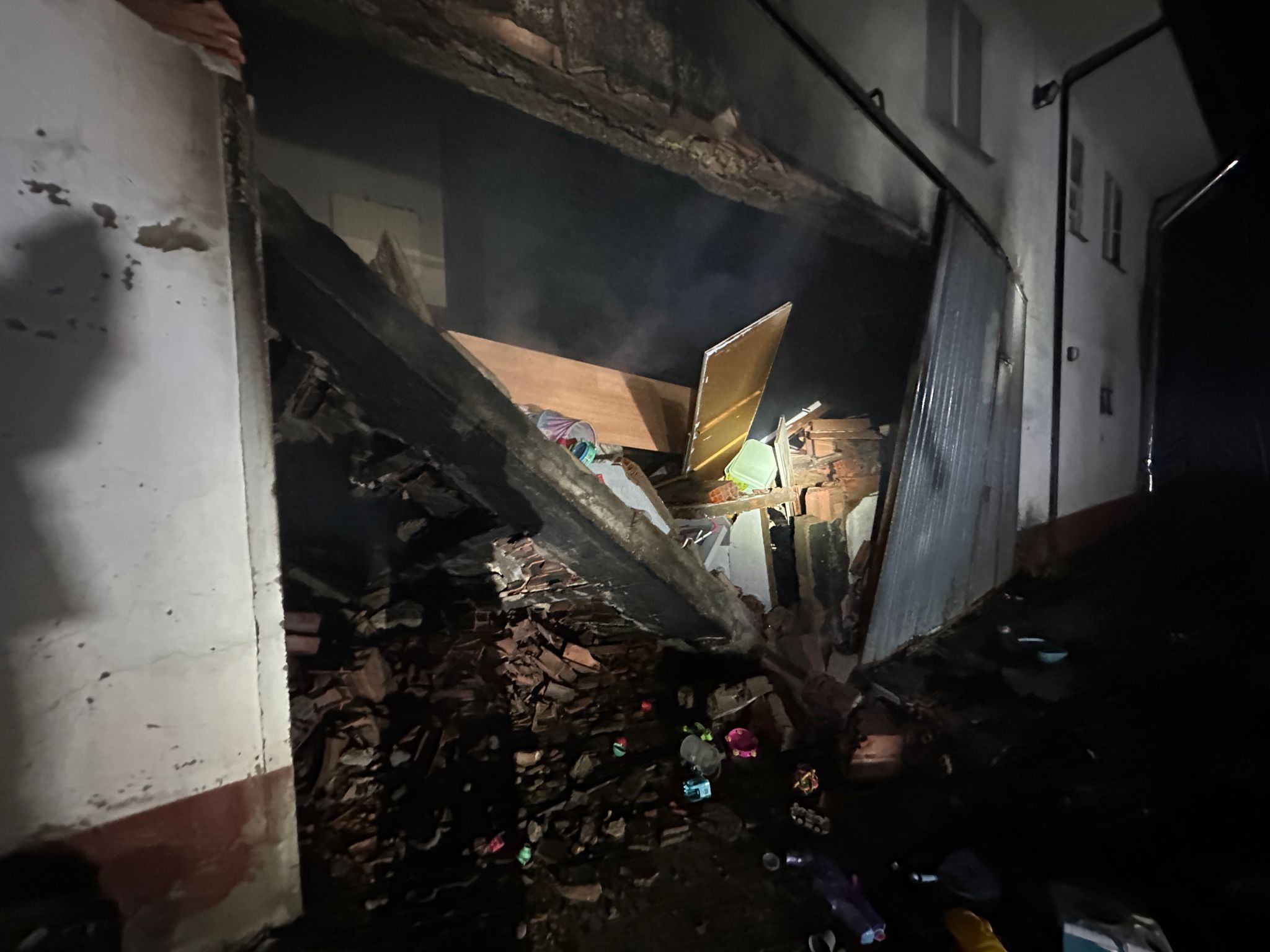 Estado en el que quedó la vivienda tras el incendio. | BOMBEROS DE LEÓN