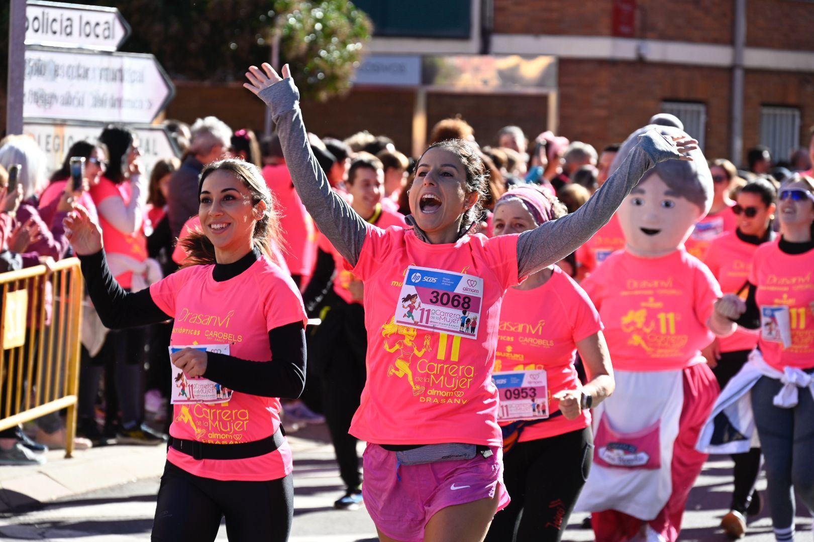 Un instante de la carrera de la mujer. | SAÚL ARÉN