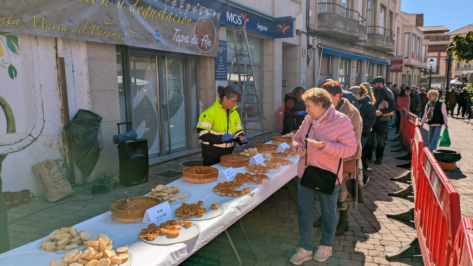 Santa María del Páramo hace frente la llegada del frío con una rica Tapa de Ajo