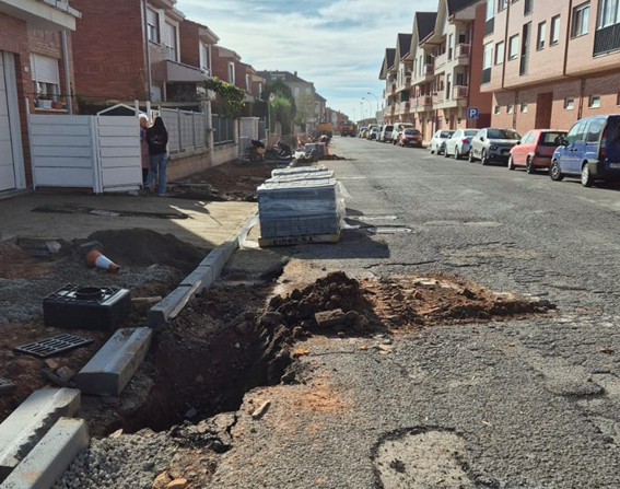 Obras de la calle La Lomba de Navatejera, en Villaquilambre. | L.N.C.