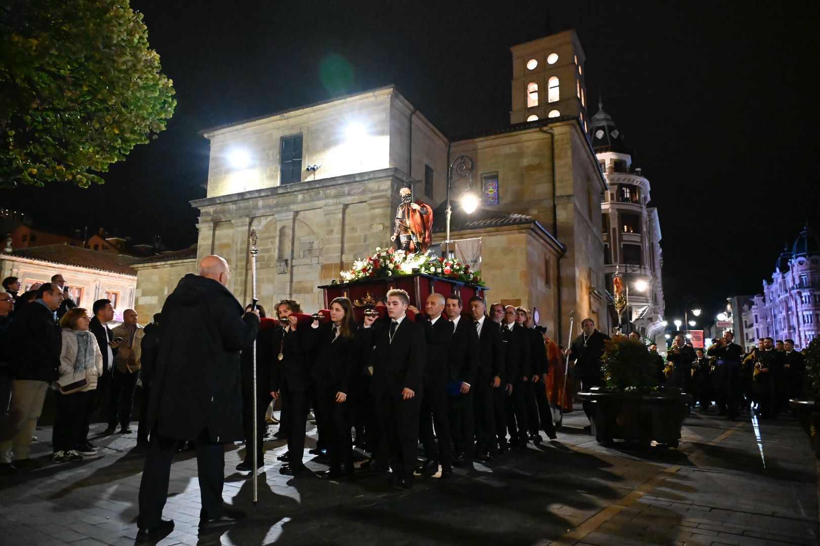 La procesión en honor a San Marcelo recorre las calles de León en vísperas de su festividad | SAÚL ARÉN 