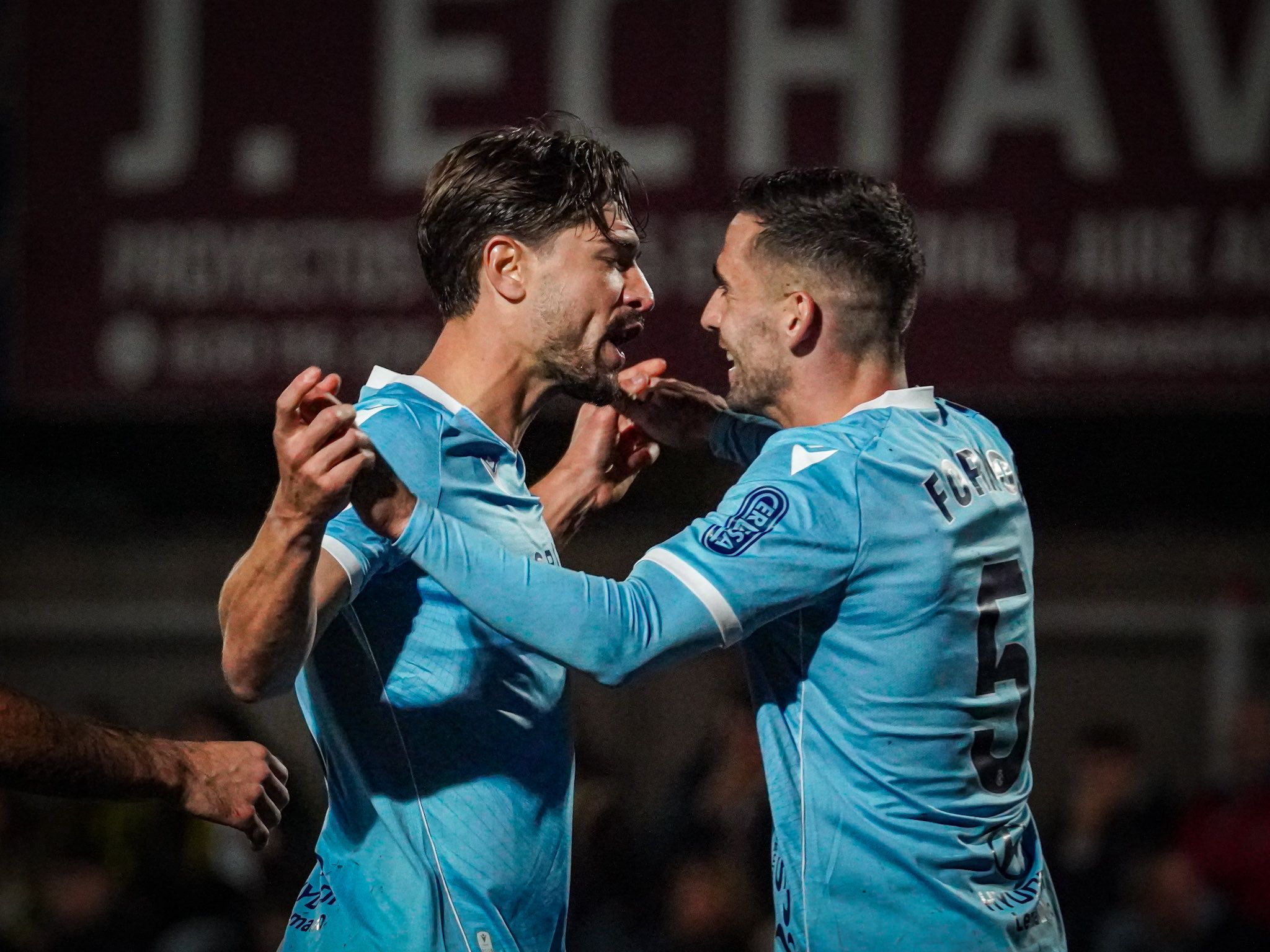 Tomás Ribeiro y Fornos celebran el 0-2 de la Cultural. | CYD