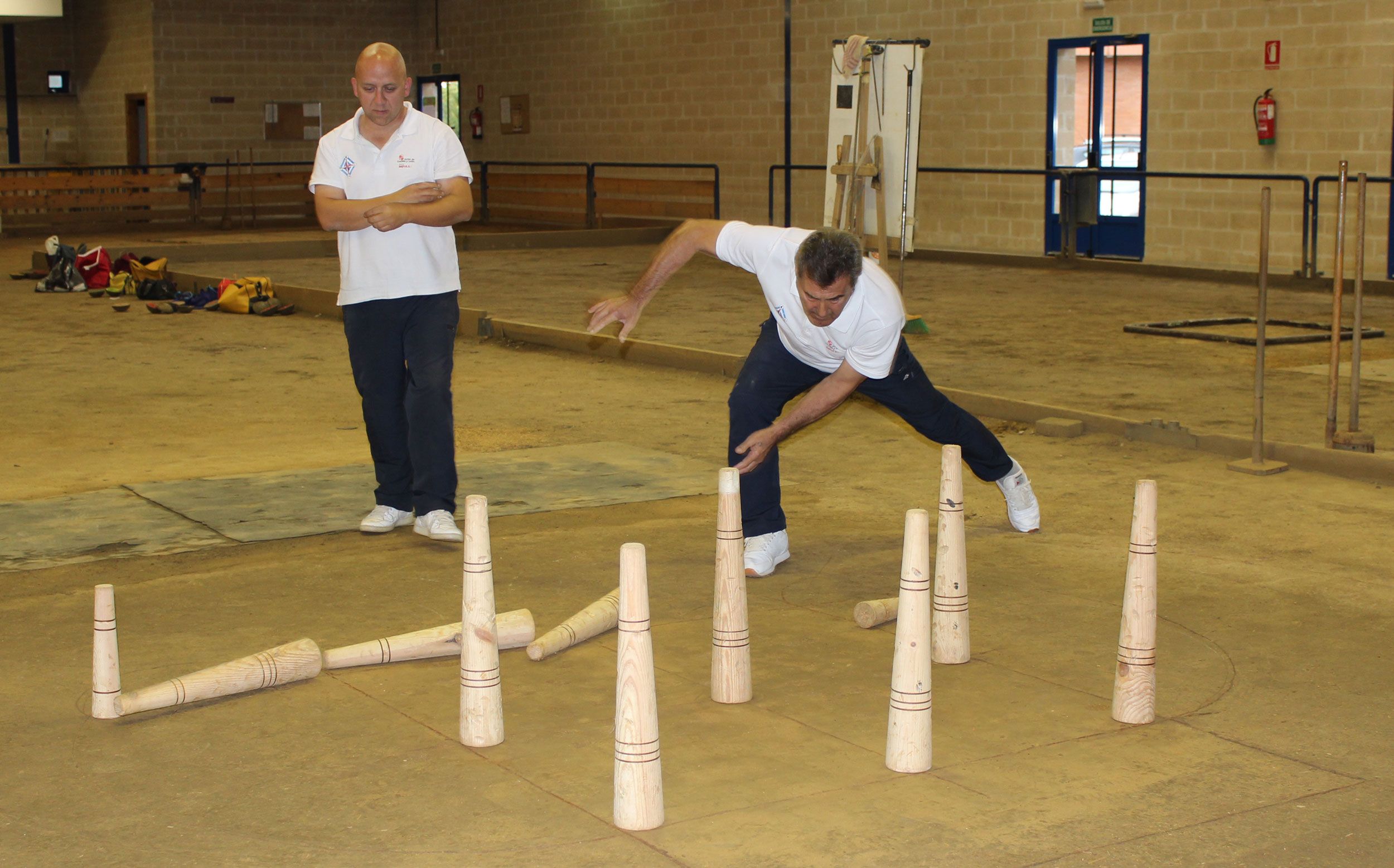 Imagen de una jornada reciente de bolo leonés. | ALFREDO HURTADO
