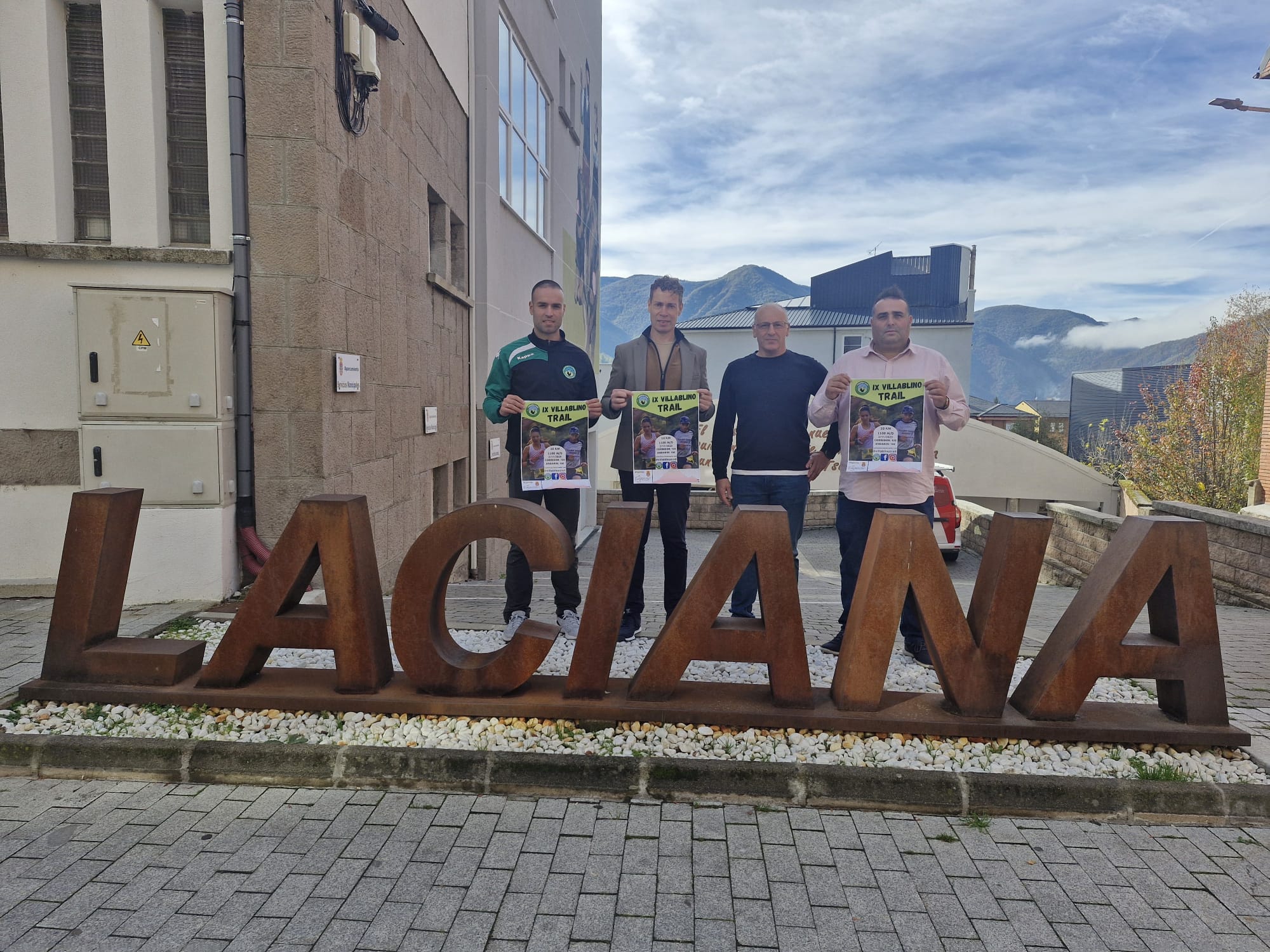 En la fotografía, un momento de la presentación de la prueba deportiva.