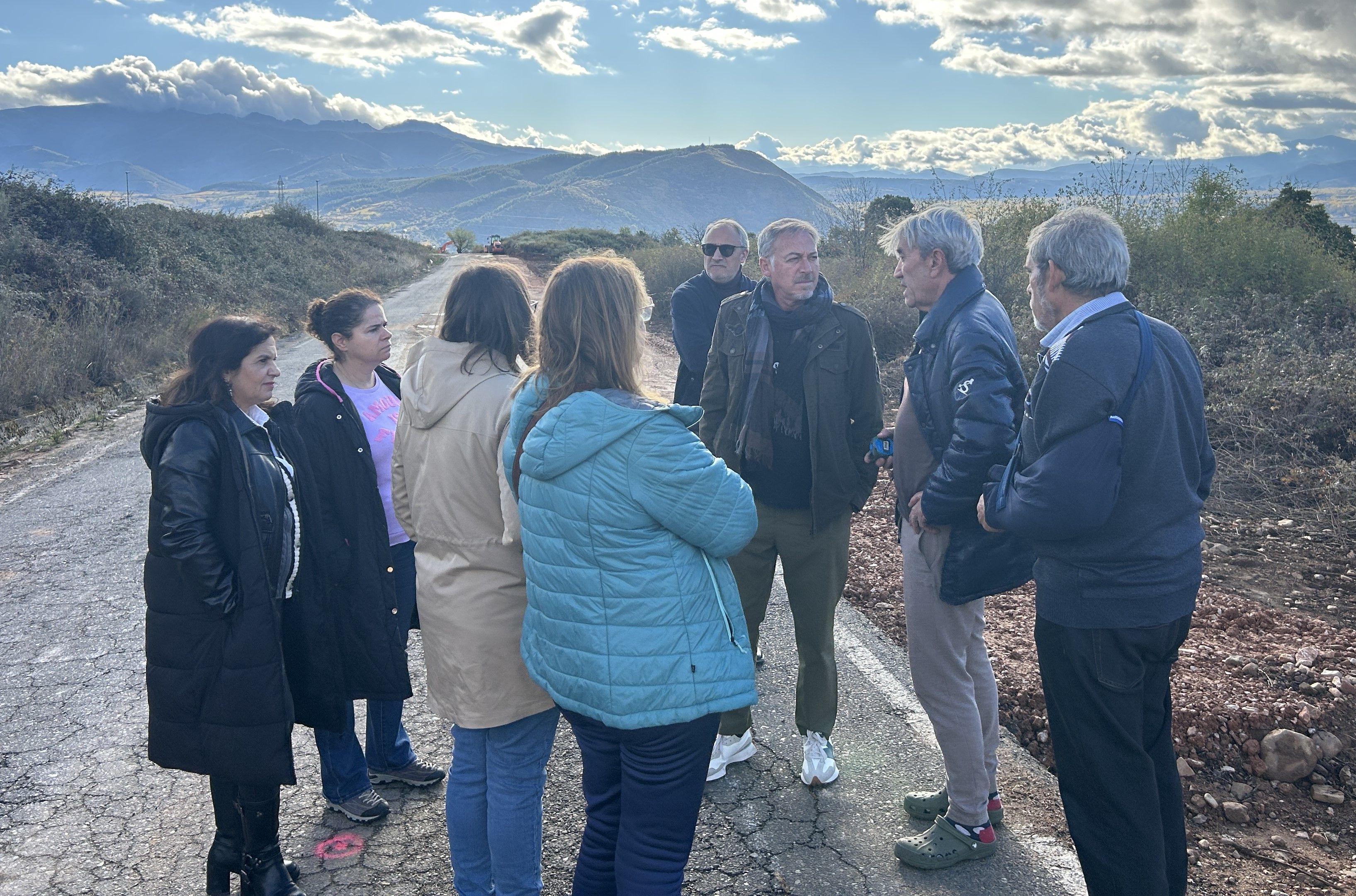 Visita a los vecinos de Santo Tomás del grupo socialista.
