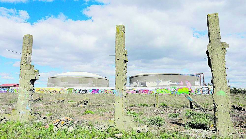 Depósitos de agua situados en la avenida de Asturias. | MAURICIO PEÑA