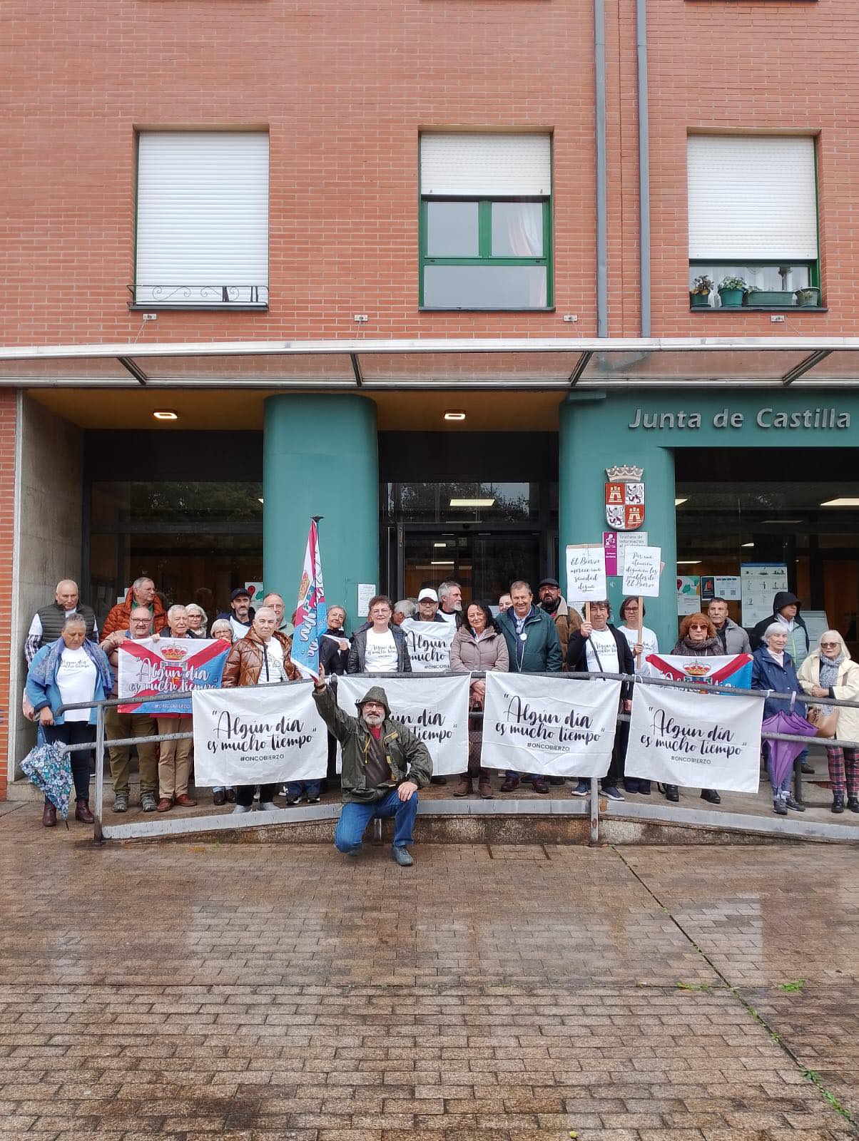 Movilización de Oncobierzo ante la Junta. | M.I. Movilización de Oncobierzo ante la Junta. | M.I.