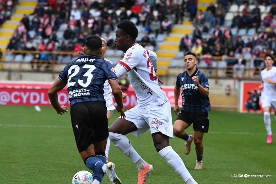 La Cultural busca su primera victoria en casa tras un Mirandés en horas bajas.  LALIGA