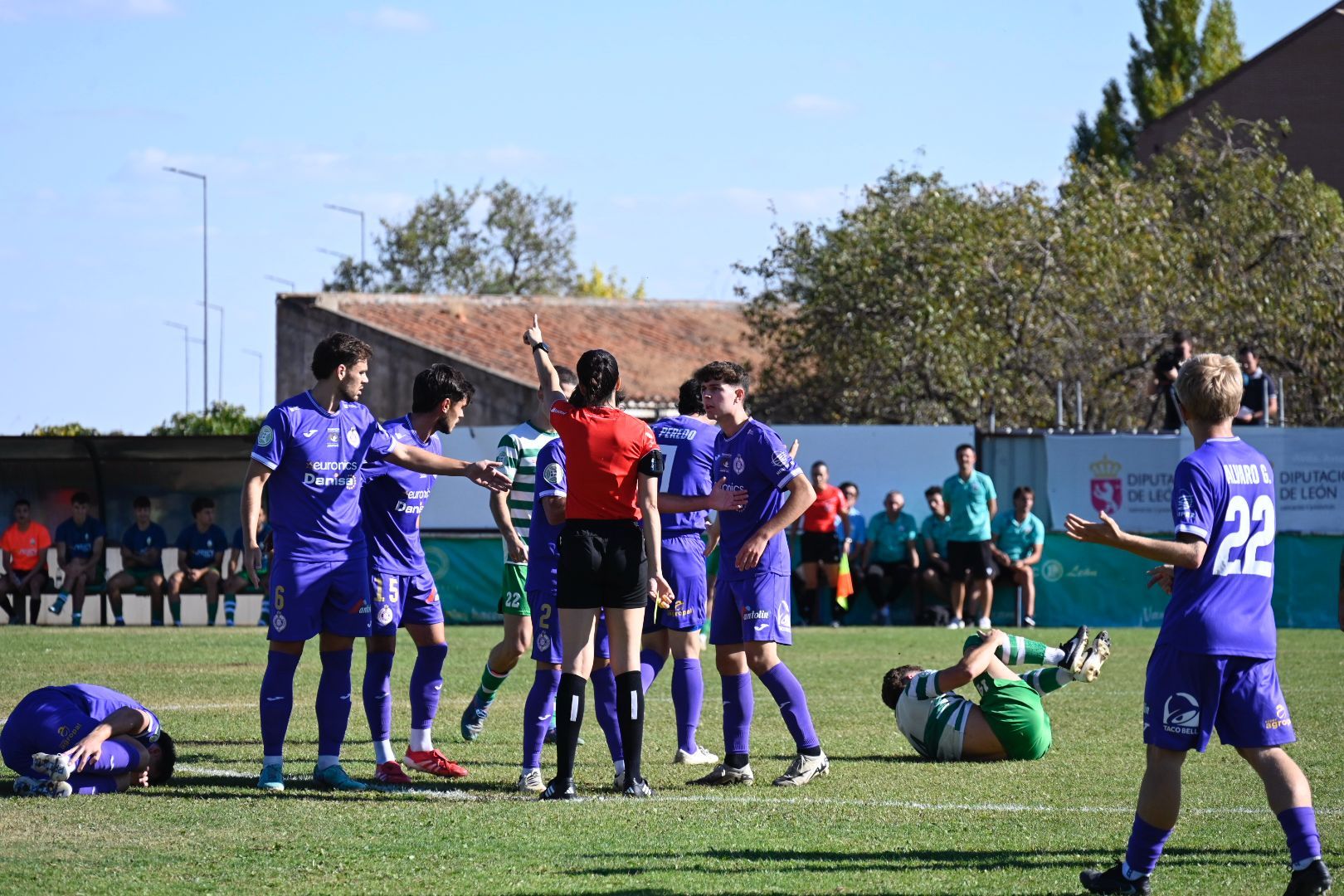 La Virgen del Camino y el Mansillés se citan en La Caldera para el derbi. FERNANDO OTERO