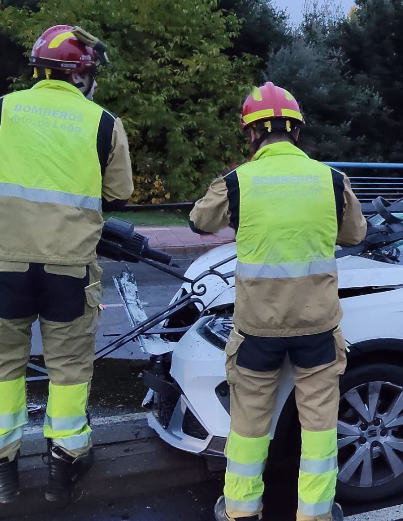 Imagen de los Bomberos en el lugar del accidente (3)