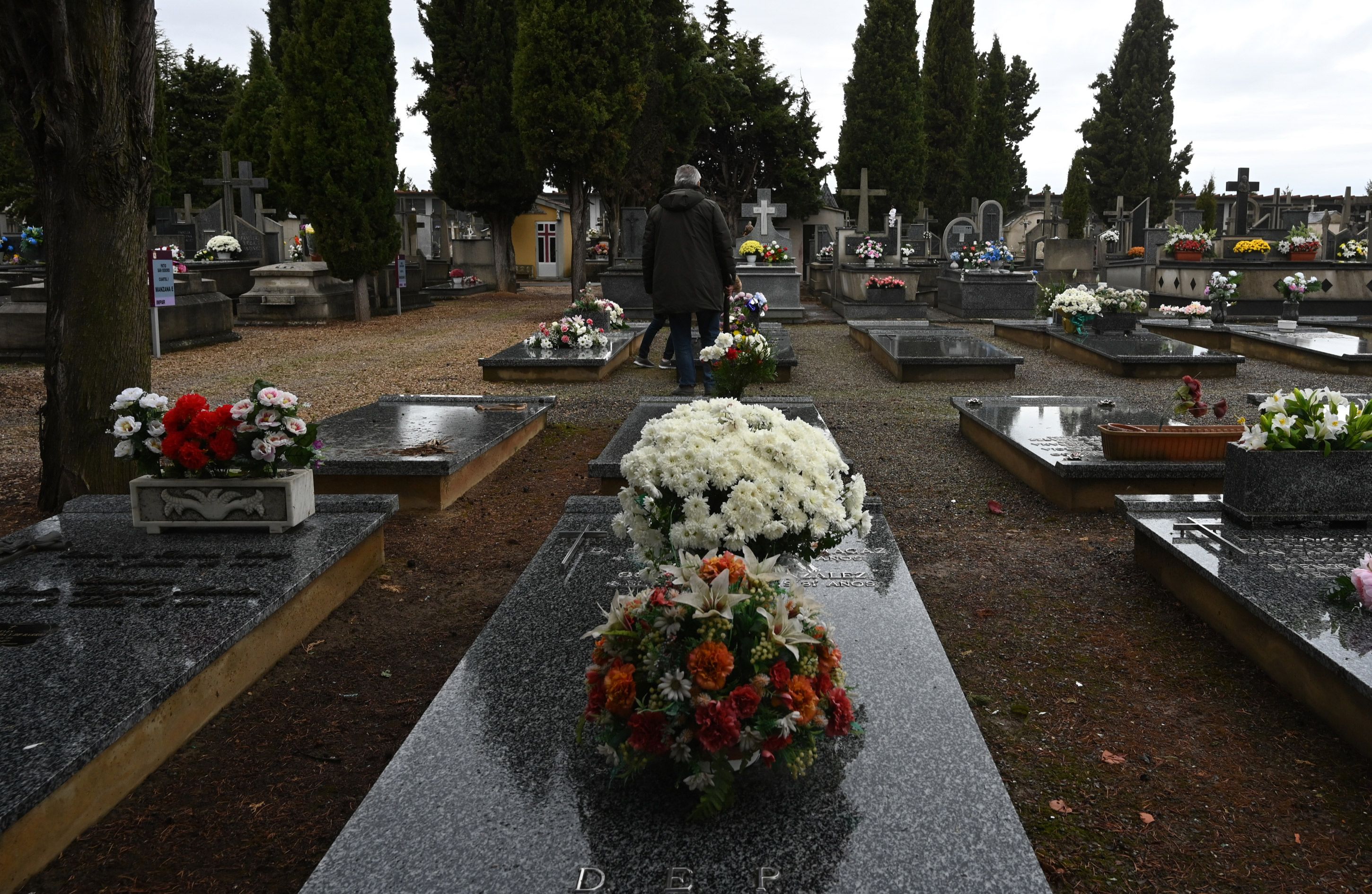 Día de Todos los Santos en el cementerio de León. |PEIO GARCÍA (ICAL)