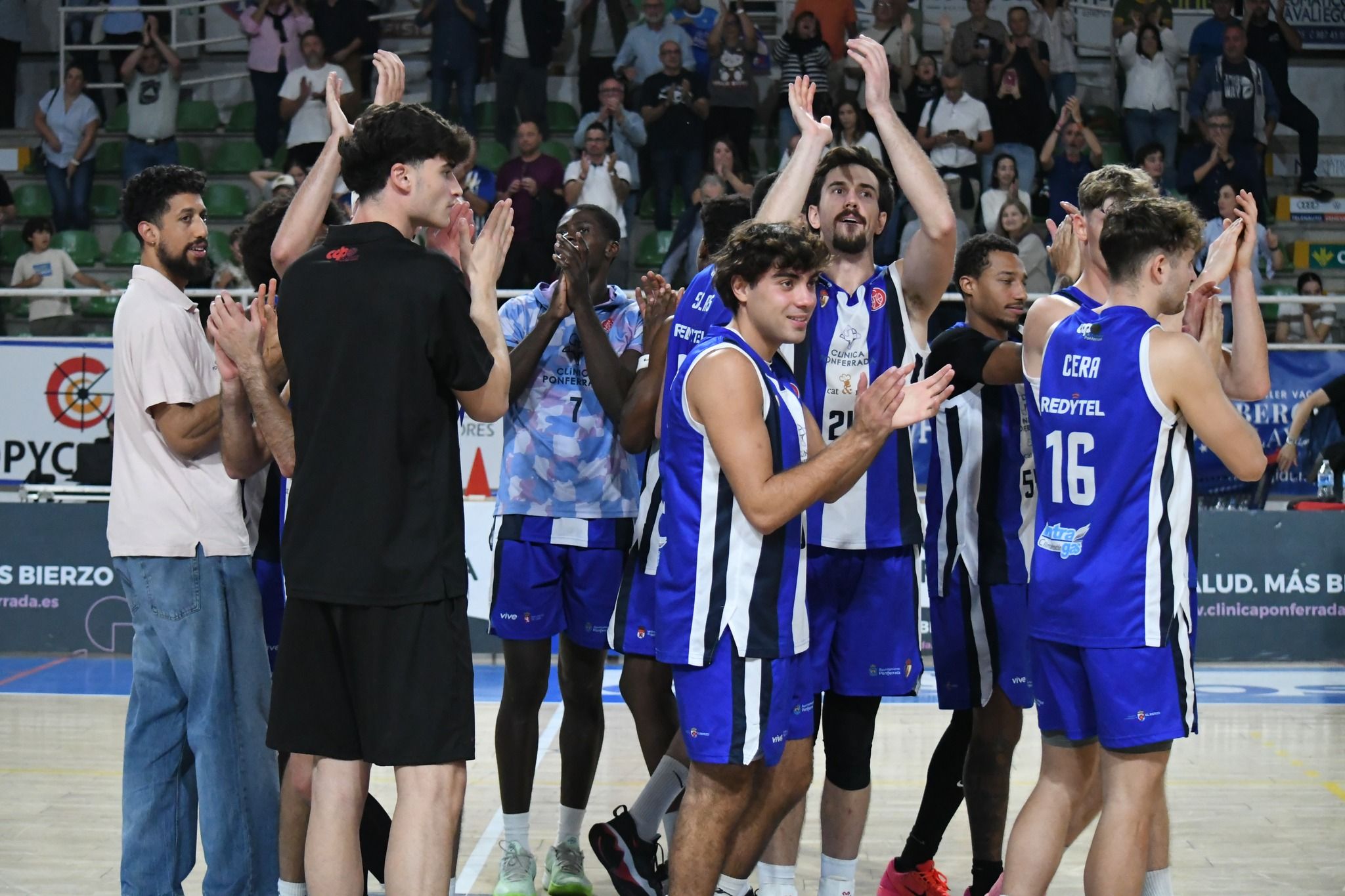 El Clínica Ponferrada consiguió su tercera victoria consecutiva y dormirá como líder de Segunda FEB. CPSDP