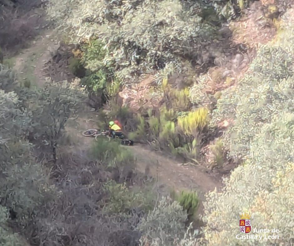 Rescate de un ciclista herido en Toral de los Vados. | JCYL