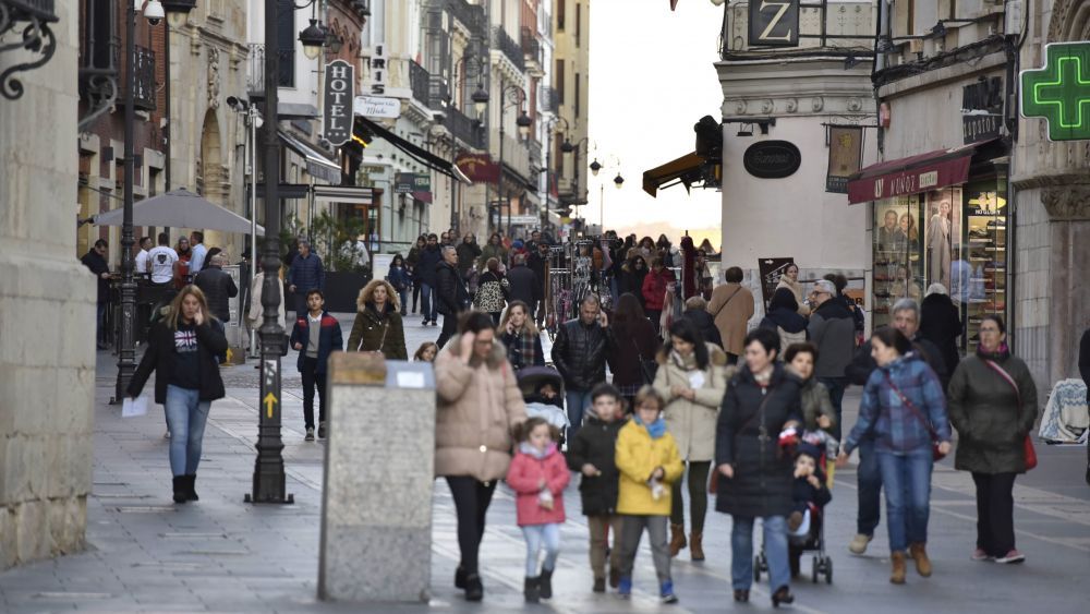 La capital leonesa ha conseguido revertir la tendencia negativa de su padrón. | SAÚL ARÉN
