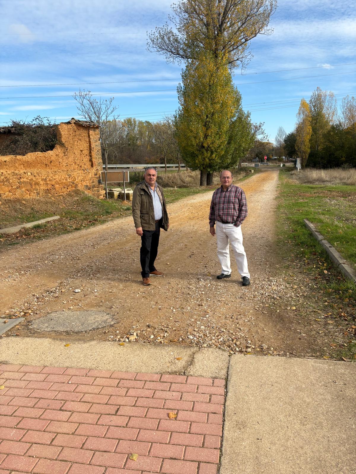 Tramo del Camino de Santiago en Murias de Rechivaldo que será pavimentado | L.N.C. Tramo del Camino de Santiago en Murias de Rechivaldo que será pavimentado | L.N.C.