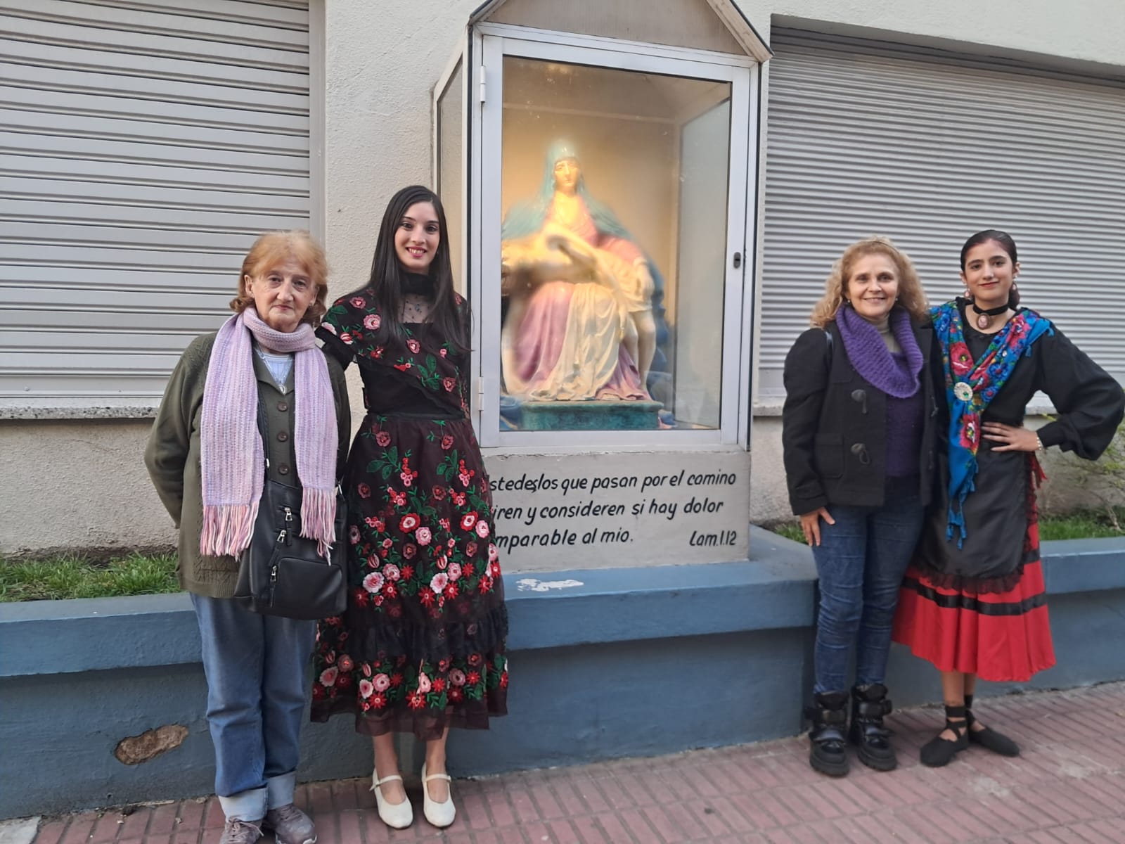 Parte de los participantes en la ceremonia