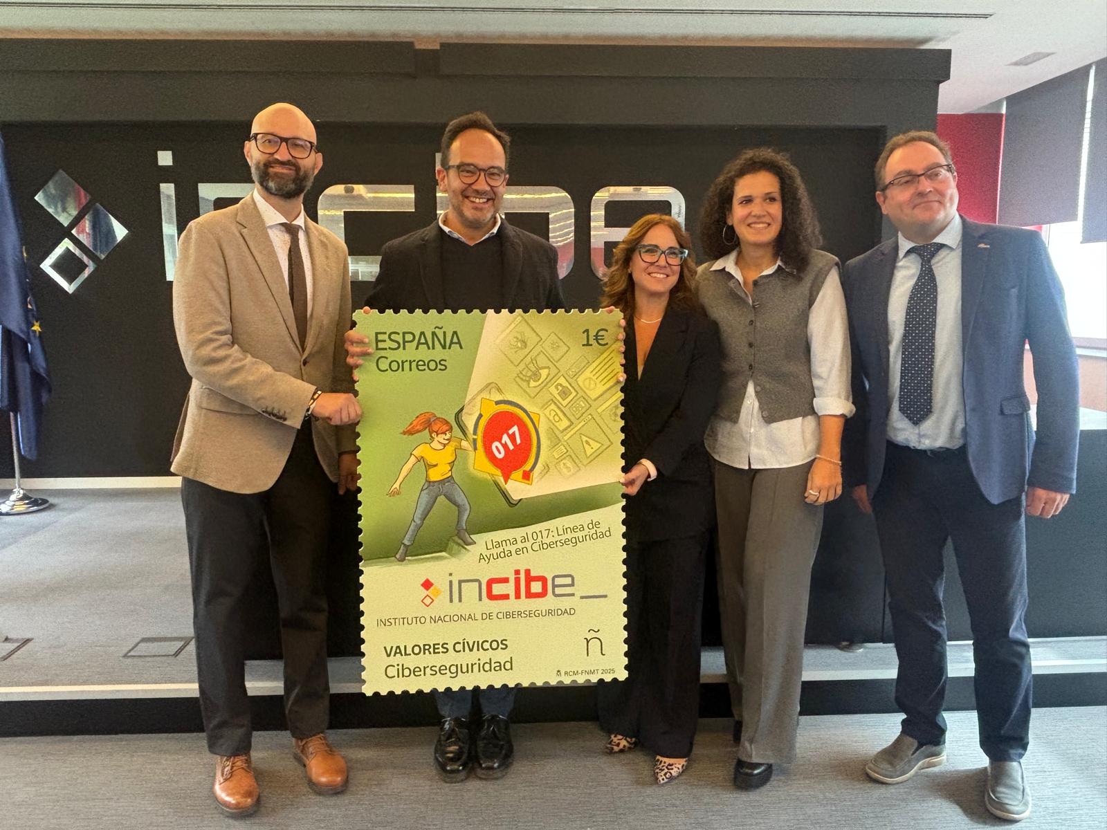 Correos presenta en León un sello dedicado a la Ciberseguridad.