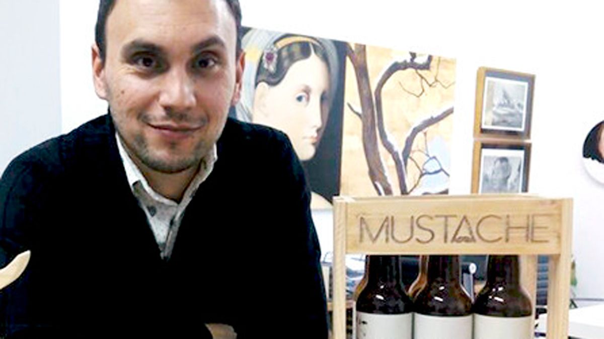 Óscar Cascallana dirige el proyecto de Mustache.