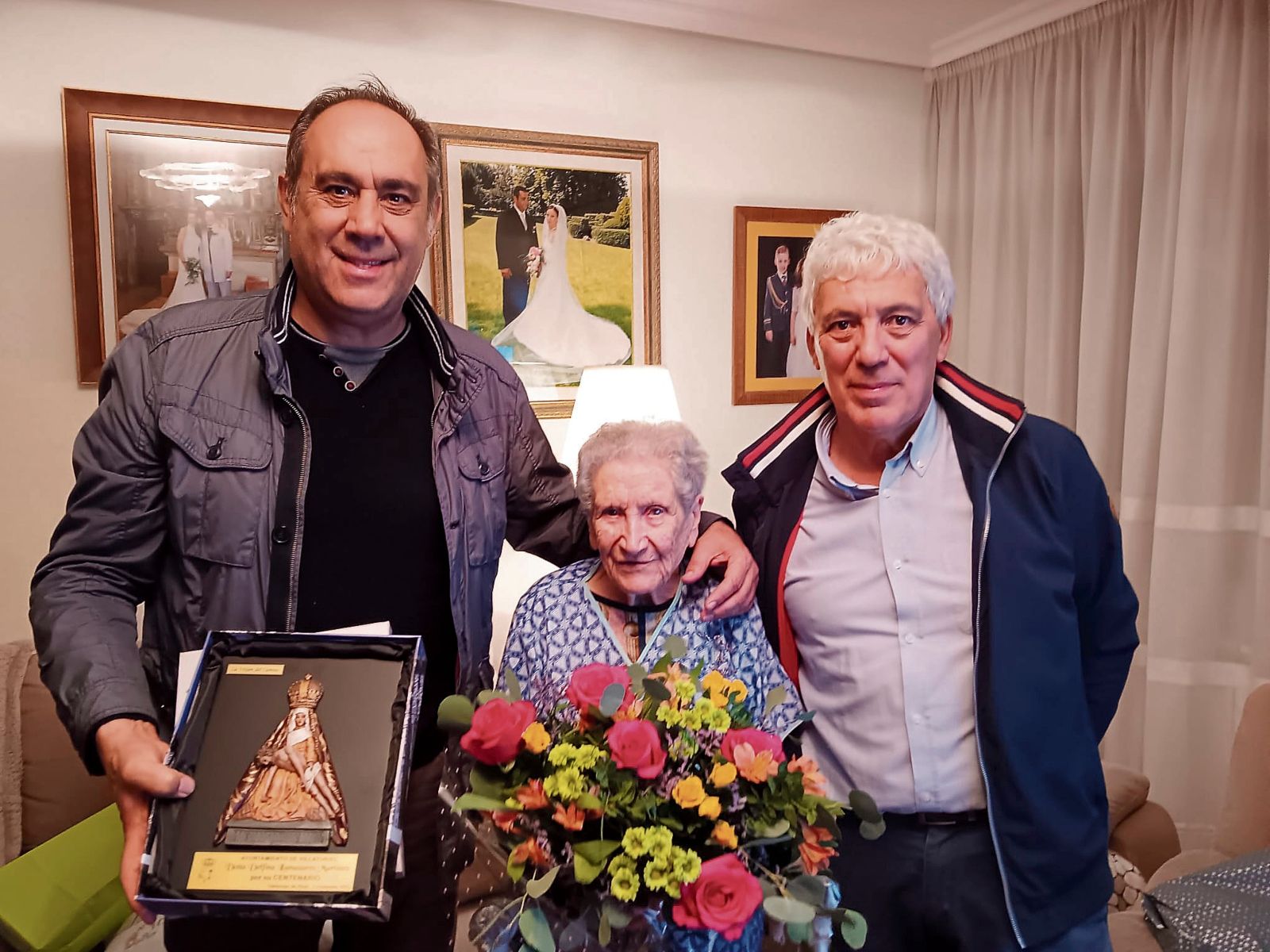 Delfina Llamazares, vecina de Valdesogo de Abajo, durante la celebración de su 100º cumpleaños | L.N.C.