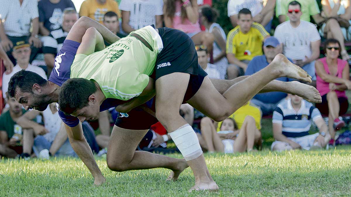 El combate más esperado de la tarde, el de Clemente y ‘Tomasuco’. | FRAN SABUGO