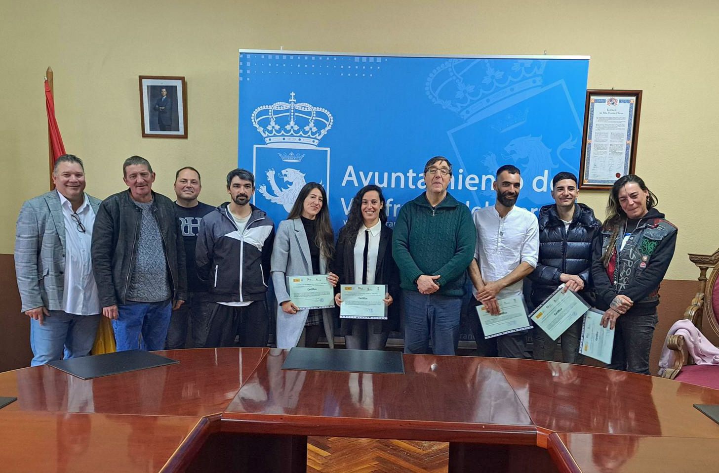 Alumnos del programa Ancares XII, recibiendo sus diplomas. Alumnos del programa Ancares XII, recibiendo sus diplomas.