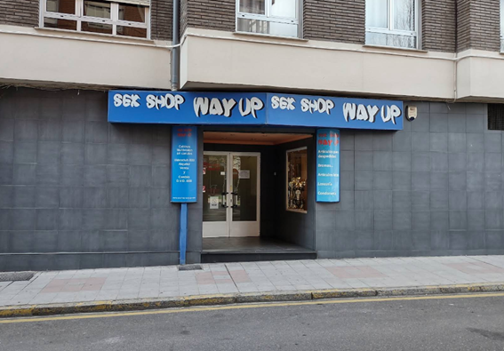 Muere un hombre de 83 años en un 'sex shop' de la calle Santo Tirso de León. | L.N.C.