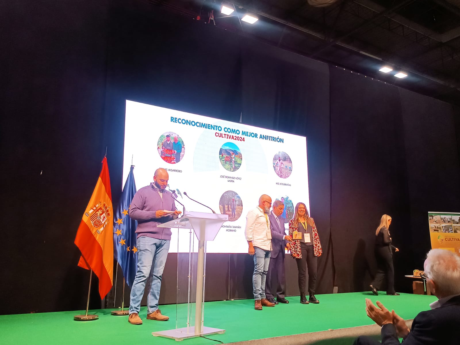Un instante del acto de entrega del premio que ha recibido la empresa leonesa Los Izanes.| L.N.C.