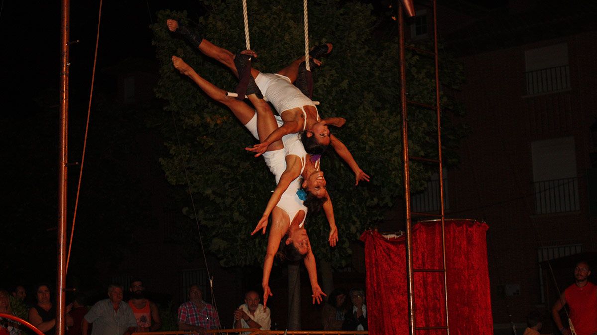 Espectáculo de las hermanas Bámbala el sábado por la noche. | SUSANA BARBEITO