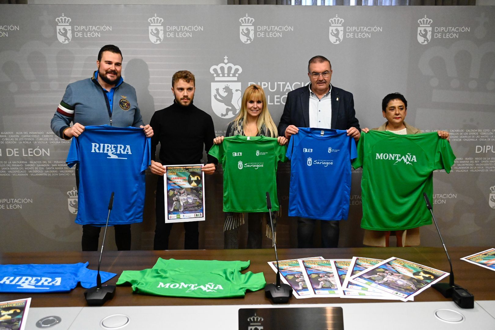 La Diputación acogió la presentación del corro con asistencia de los dos capitanes, Caberín de la Ribera, y Florián de la Montaña. SAÚL ARÉN