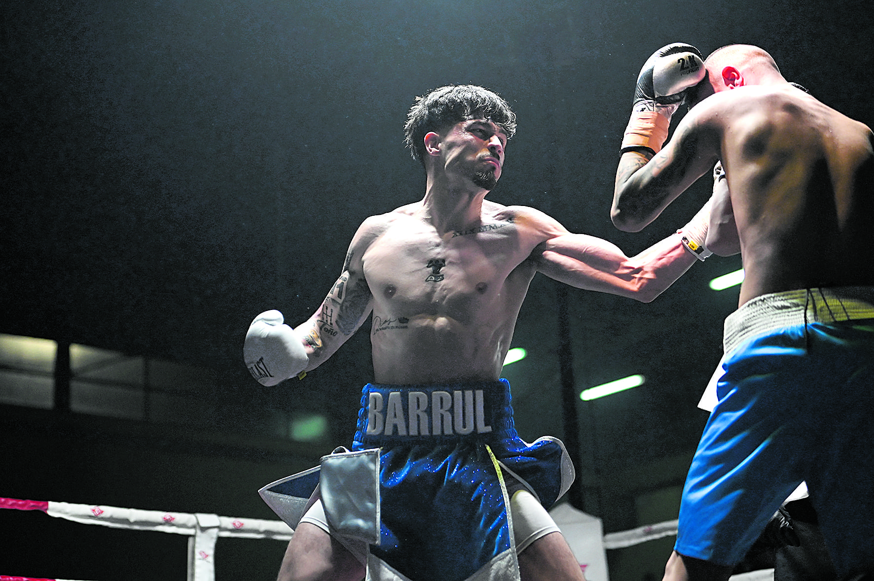 Barrul durante uno de sus combate en León. SAÚL ARÉN