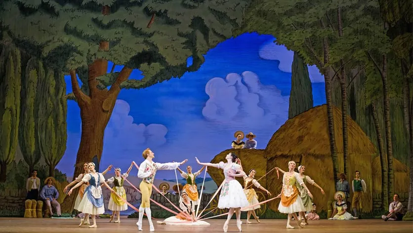 Una escena de 'La fille mal gardée', que será retransmitida hoy en los Cines Van Gogh de León.