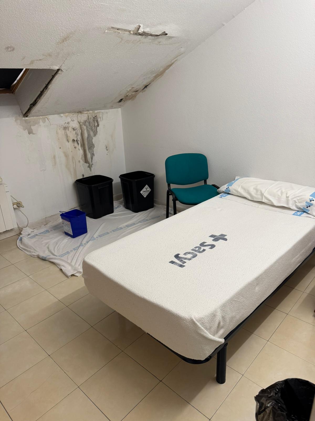 Imagen del estado actual de una de las habitaciones del centro de salud de Cisterna. | L.N.C.