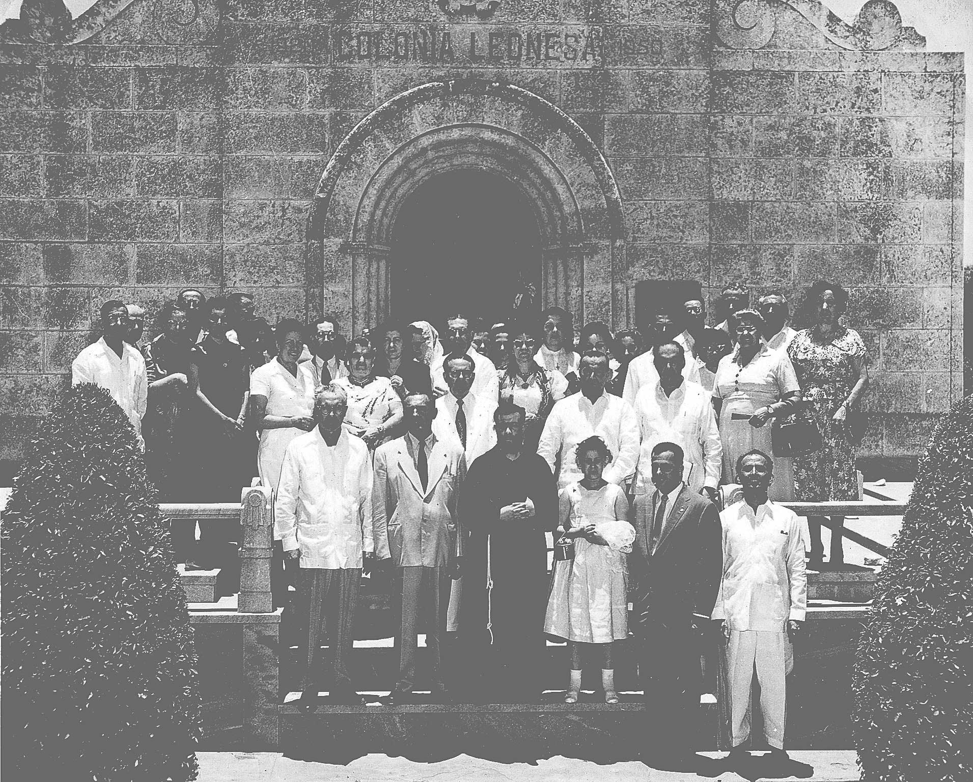 Buena prueba del potencial y la importancia de la colonia leonesa en Cuba es que erigió su propio panteón en el famoso Cementerio Colón. | FONDO CEECYL Buena prueba del potencial y la importancia de la colonia leonesa en Cuba es que erigió su propio panteón en el famoso Cementerio Colón. | FONDO CEECYL