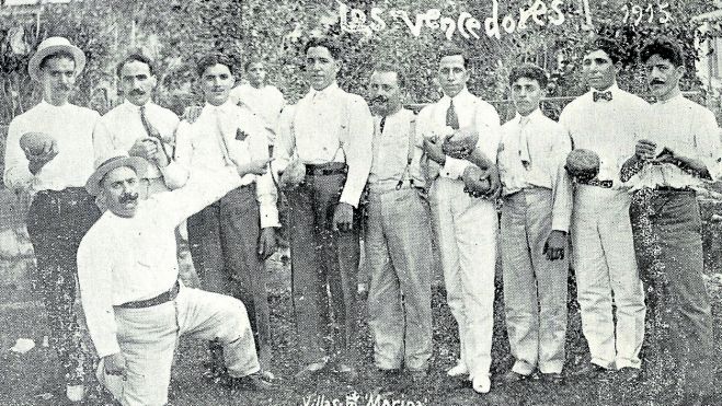 Muchos de los emigrantes a países como Argentina, Cuba o México, entre otros, a los que les fue muy bien en sus negocios, regresaron para quedarse o de visita y realizaron un buen número de donaciones