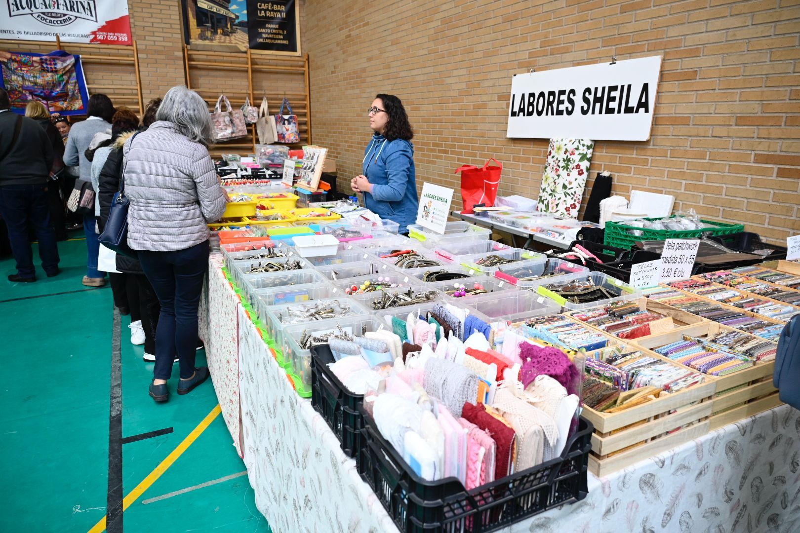 Cerca de 500 participantes se dan cita en Navatejera para el 9º Encuentro de bolillos y multilabores. | SAÚL ARÉN (6)