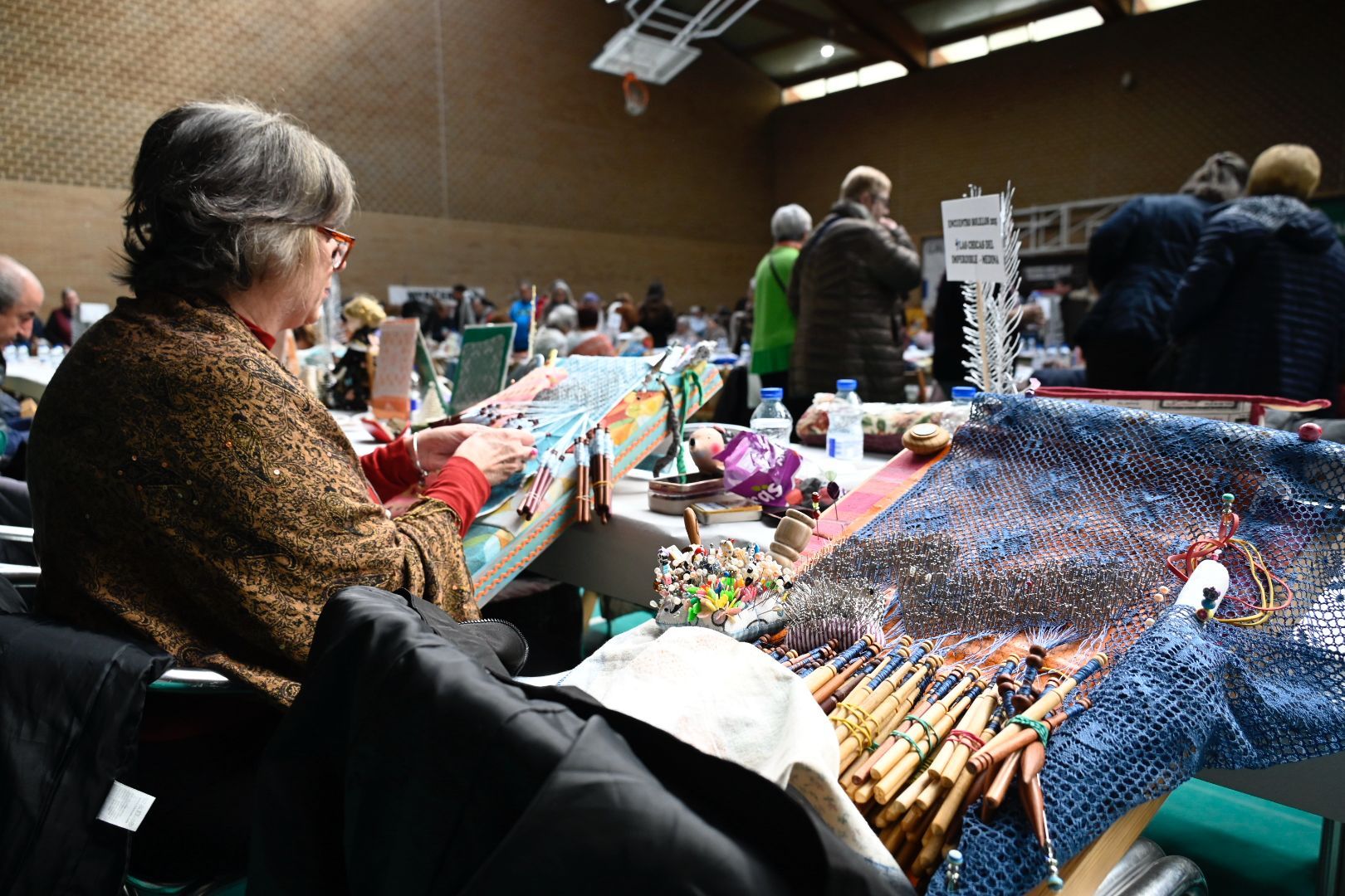 Cerca de 500 participantes se dan cita en Navatejera para el 9º Encuentro de bolillos y multilabores. |  SAÚL ARÉN (10)